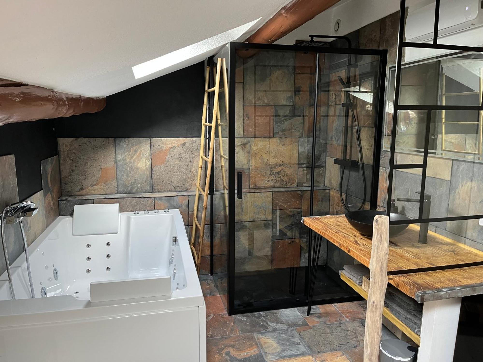 Apartment Duplex Lumineux Sur Gde Terrasse, Balneo Double, Parking Prive, Clim, Local Velos *